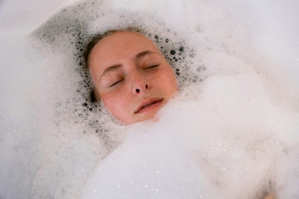«Im Wasser liegt fast Frieden» – Eine Geschichte von Priti Nandha