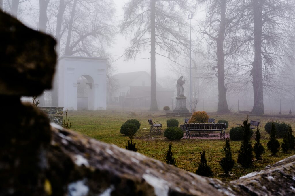 «Whispering grave» – Eine Geschichte von Noemi Plüss